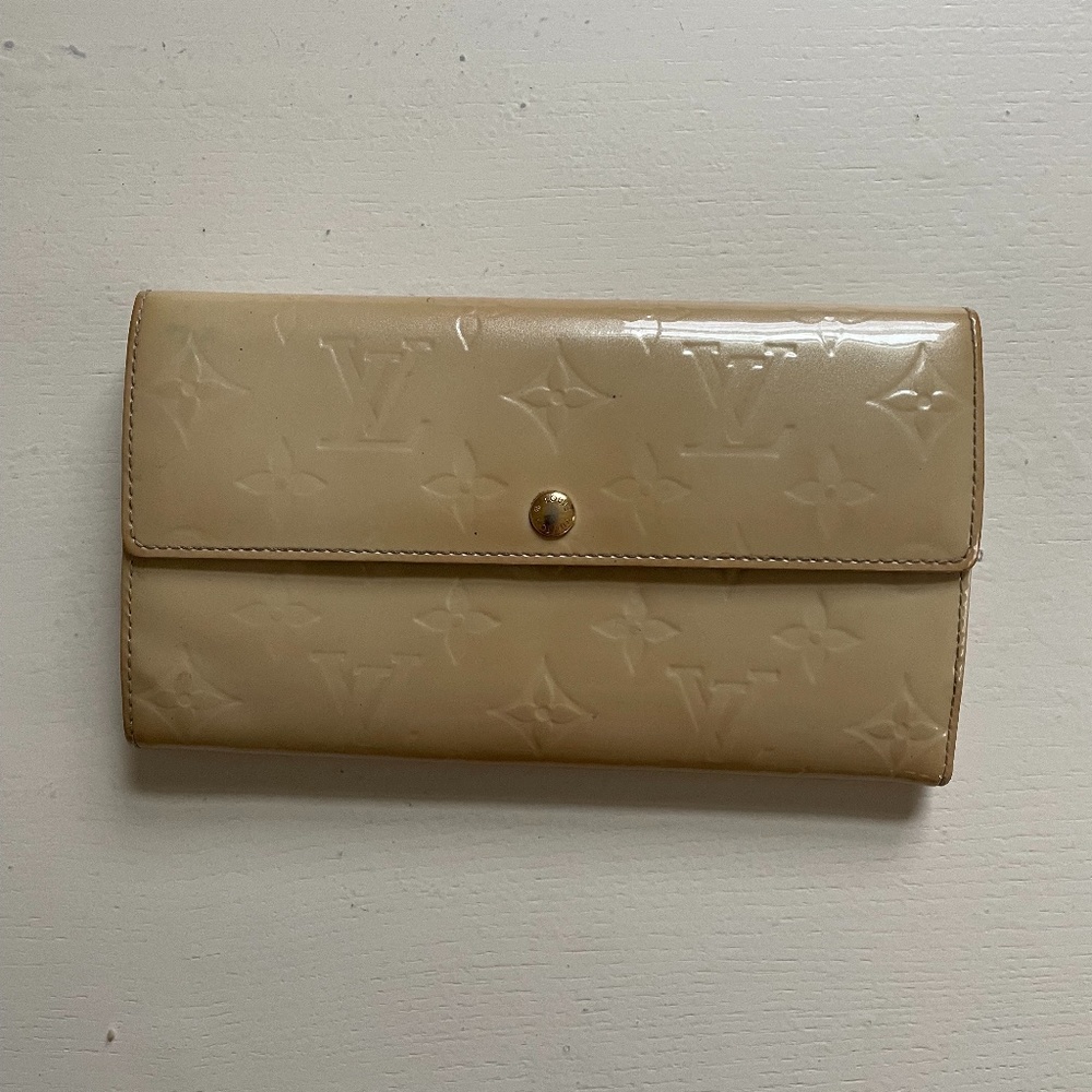 Used Louis Vuitton Monogram Vernis Patent Leather International Wallet